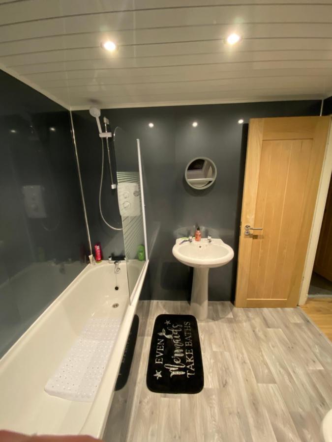 2 Bedroom Apartment In Saltcoats Town Beside The Seaside Extérieur photo